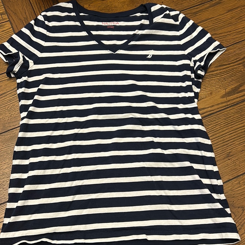 Excellent like new Nautica women’s tee, M